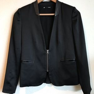 Black Detailed & Fitted Blazer